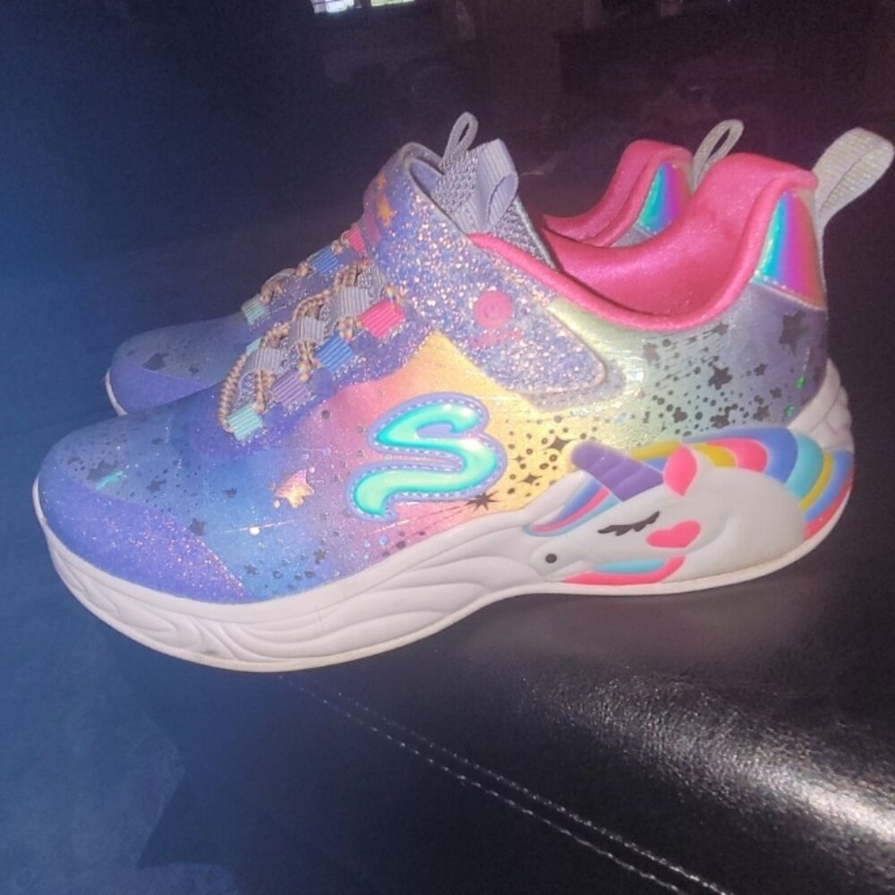 Girls sneakers